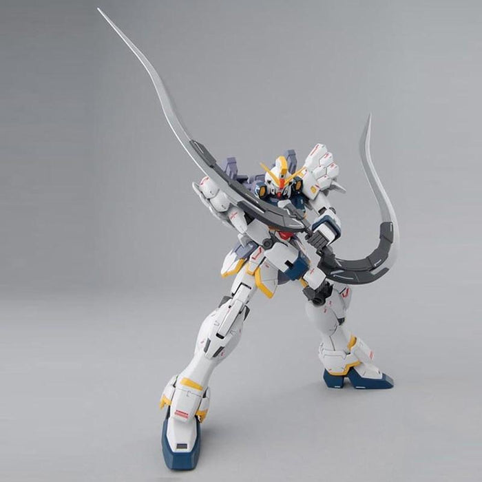 Gundam figurine is bright, original and very high quality. - Adilsons