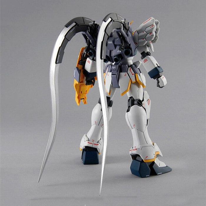 Gundam figurine is bright, original and very high quality. - Adilsons