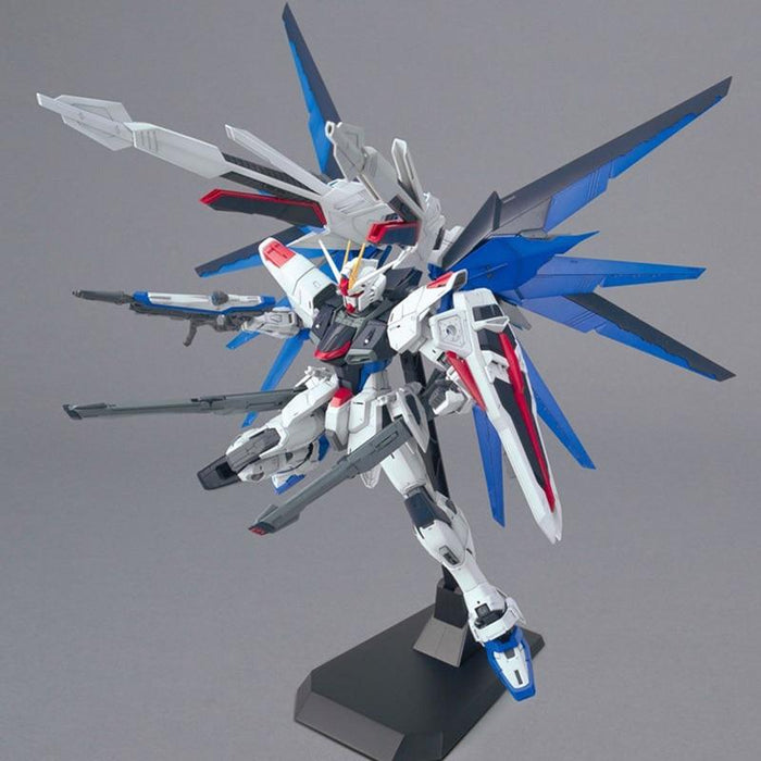 Gundam toy is multifunctional and bright. - Adilsons