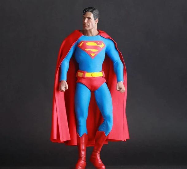 Superman action figure. - Adilsons