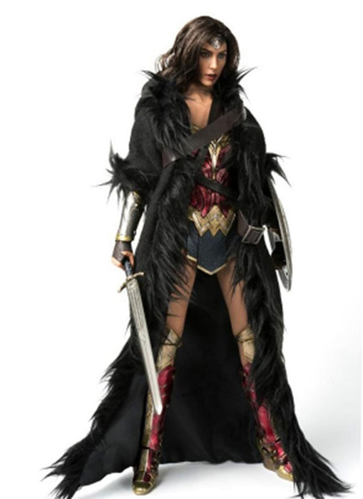 Wonder Women black cloak action figure. - Adilsons